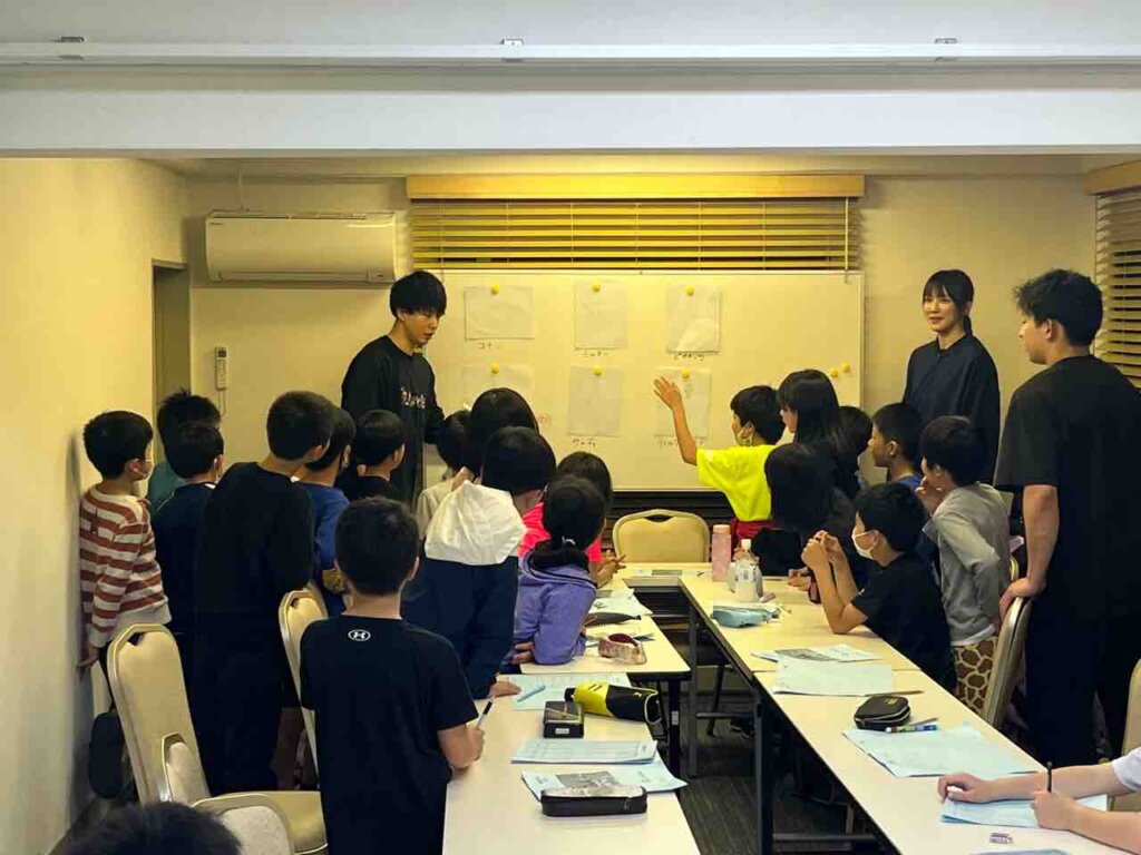 夜ご飯を食べ、ミーティングではカルテを記入し、みんなでゲームもして楽しく過ごせました