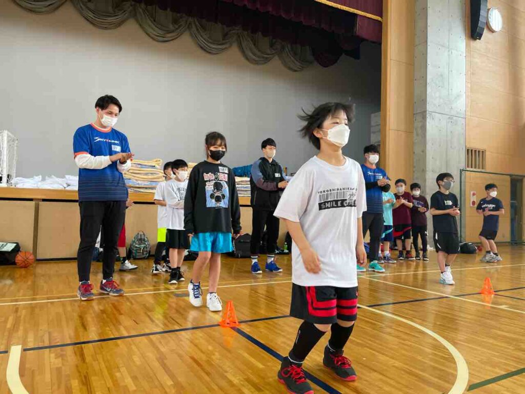 前半は森本コーチ担当でスタート最初は楽しくみんなでリズムアップトレーニング選手達も音楽に合わせてノリノリに