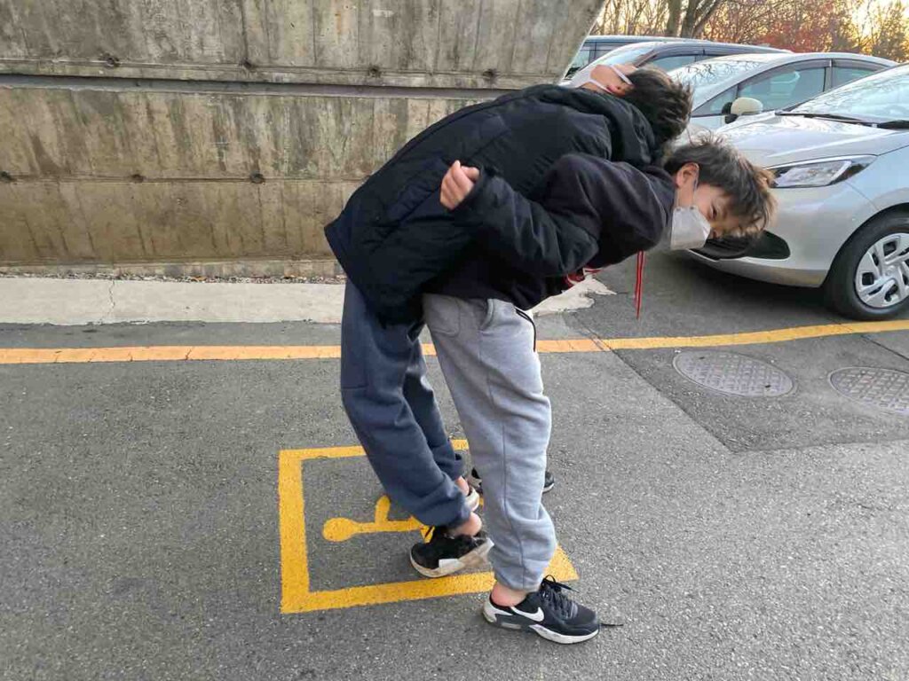 1日の始まりは散歩してストレッチ