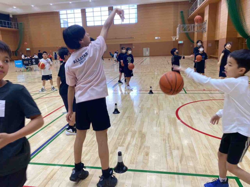 午前中はパス練習やシュート練習を実施