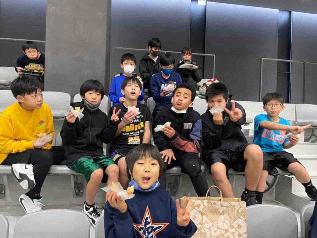 仲間達との最後のご飯差し入れのドーナツを頂きました