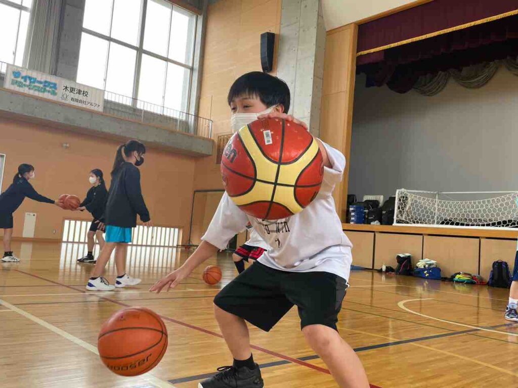 ドリブル練習‼️やったことのない技にも積極的にチャレンジ森本コーチからもお話があったようにできないこともやり続けることが大切