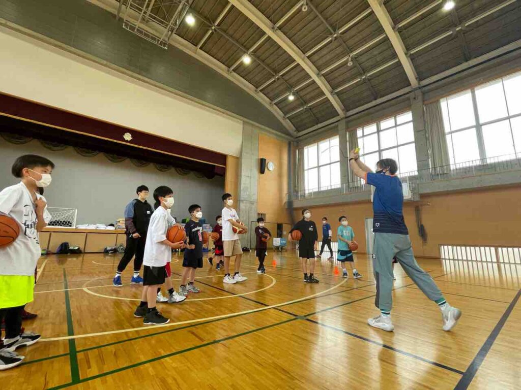 ドリブル練習‼️やったことのない技にも積極的にチャレンジ森本コーチからもお話があったようにできないこともやり続けることが大切