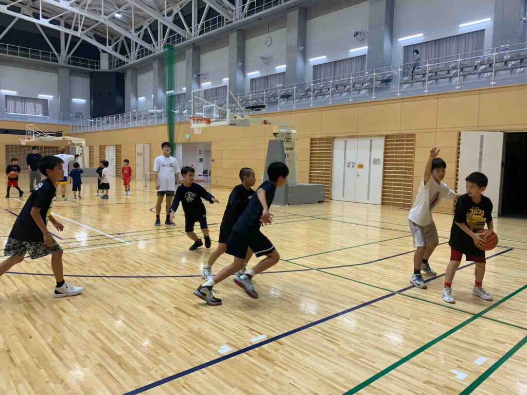 シモンコーチ「どうしたら仲間からボールをもらえるかを考える事が重要！」