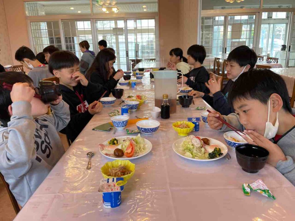 朝食練習に備えてたくさん食べてました