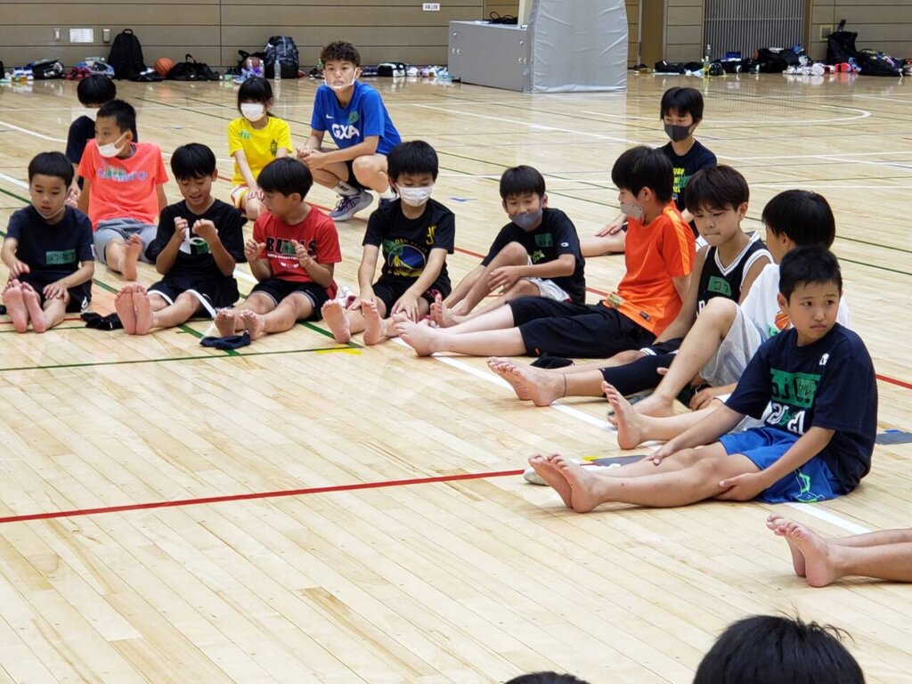 裸足になって集合