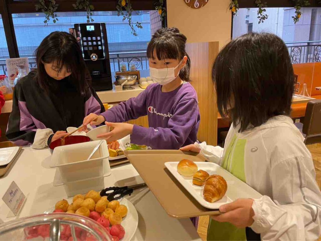 この日も綺麗な景色を散歩し、朝食を食べて出発