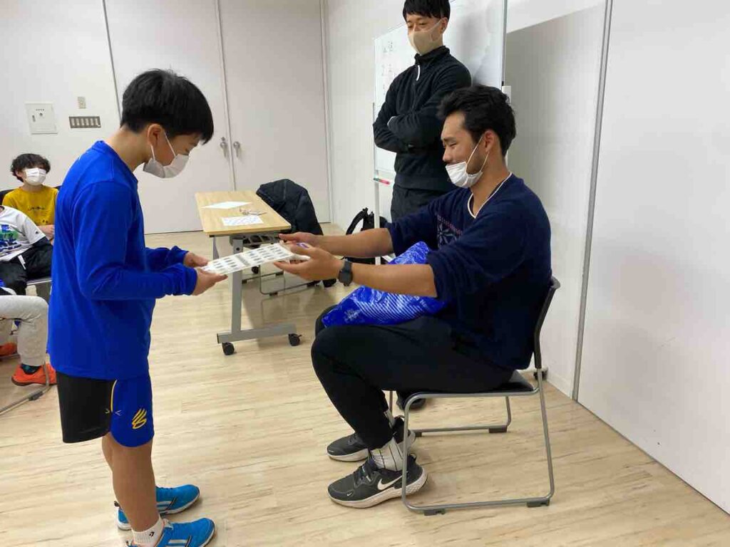 優勝者へは景品贈呈おめでとう