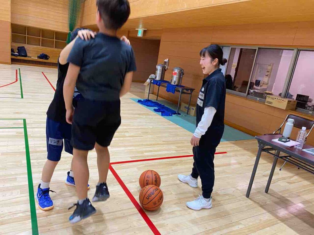 午前中はパス練習やシュート練習を実施