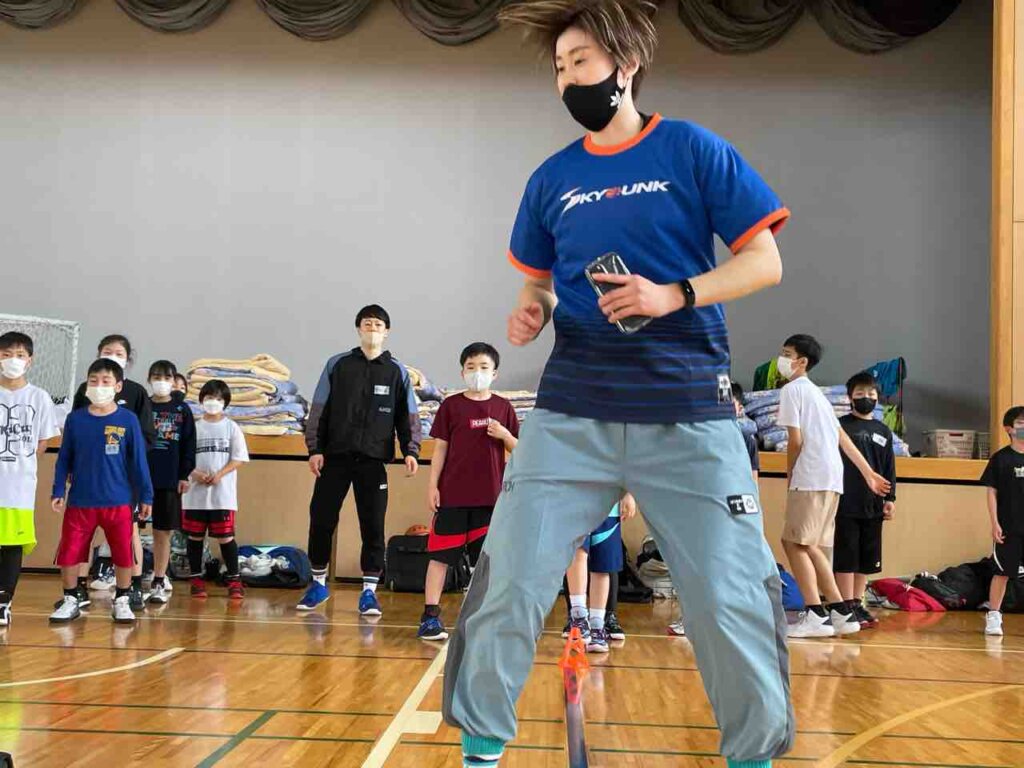 前半は森本コーチ担当でスタート最初は楽しくみんなでリズムアップトレーニング選手達も音楽に合わせてノリノリに
