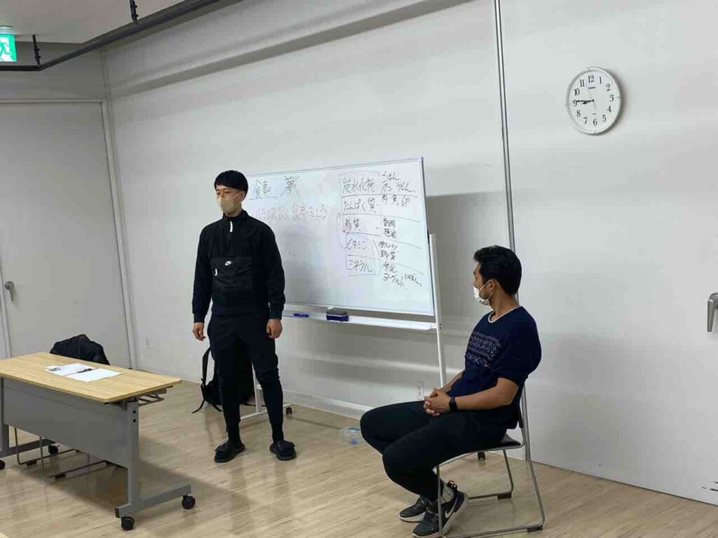 恒例の夜のミーティング
ちひろコーチから言われた『聞く姿勢』と栄養について忘れないでほしい‼️‼️‼️