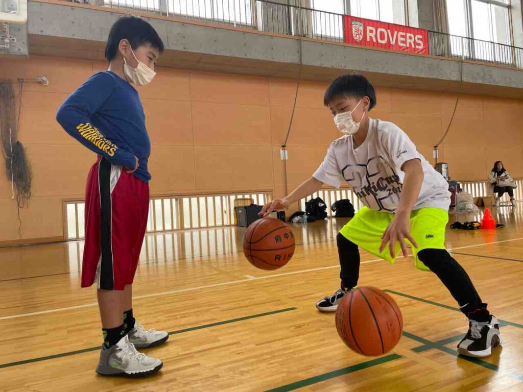 ドリブル練習‼️やったことのない技にも積極的にチャレンジ森本コーチからもお話があったようにできないこともやり続けることが大切