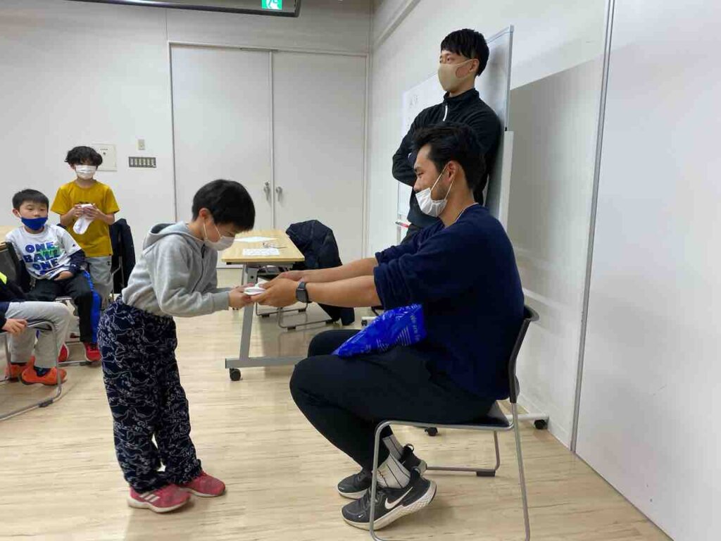 優勝者へは景品贈呈おめでとう
