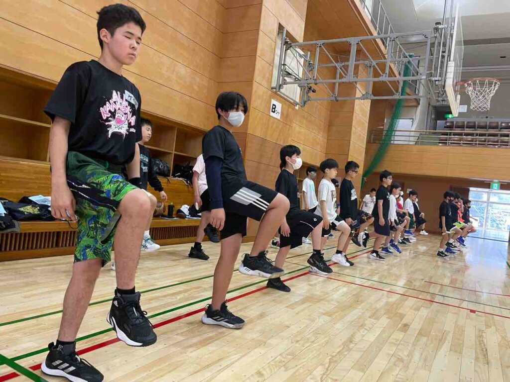 午前中はパス練習やシュート練習を実施