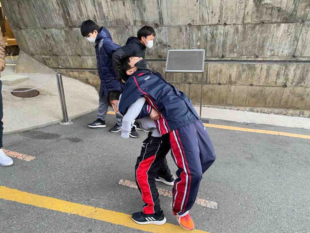 1日の始まりは散歩してストレッチ
