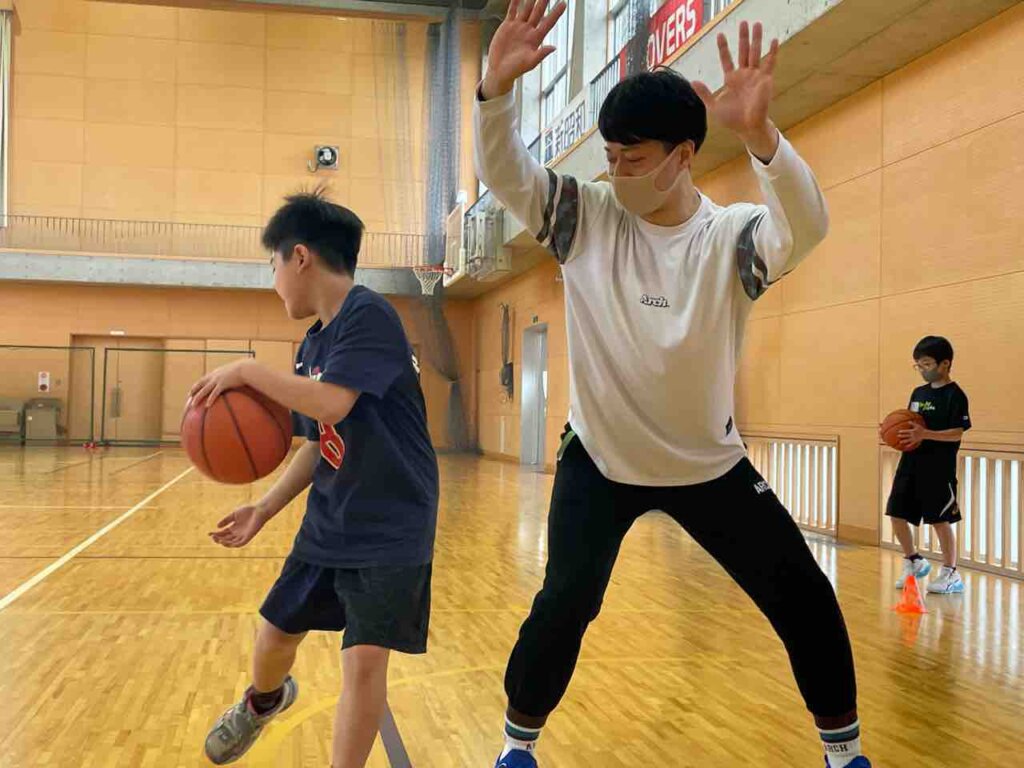 後半は沢頭コーチにバトンタッチ一番確率の高いゴール下でのシュート練習基本だからこそ繰り返し練習が大切‼️