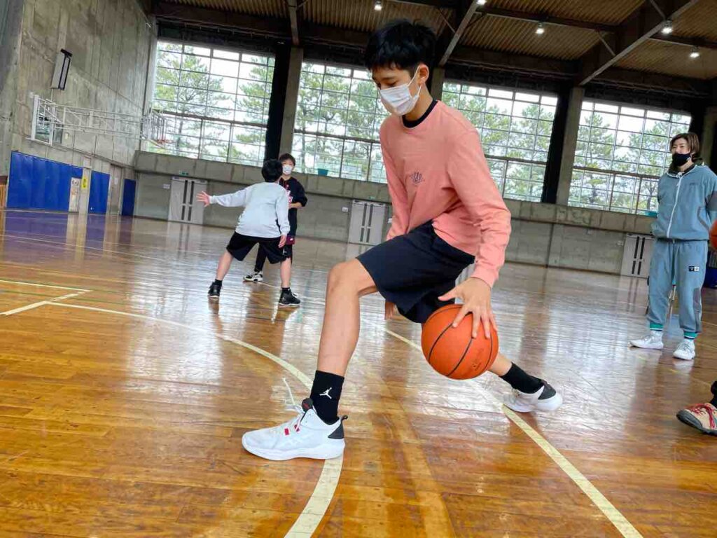 ハンドリング練習難しい技にもどんどんチャレンジ