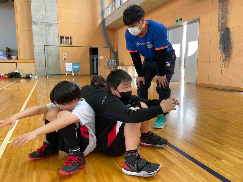 前半は森本コーチ担当でスタート最初は楽しくみんなでリズムアップトレーニング選手達も音楽に合わせてノリノリに