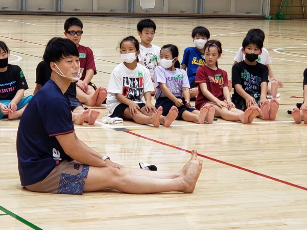 裸足になって集合