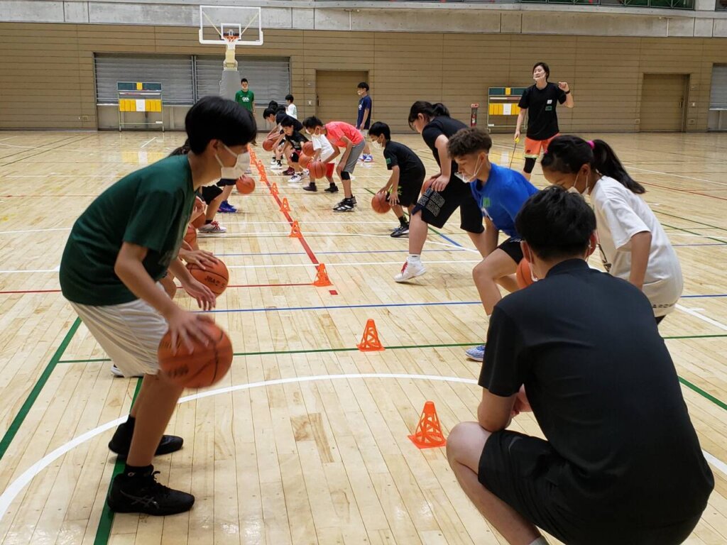 もう一組はドリブル練習