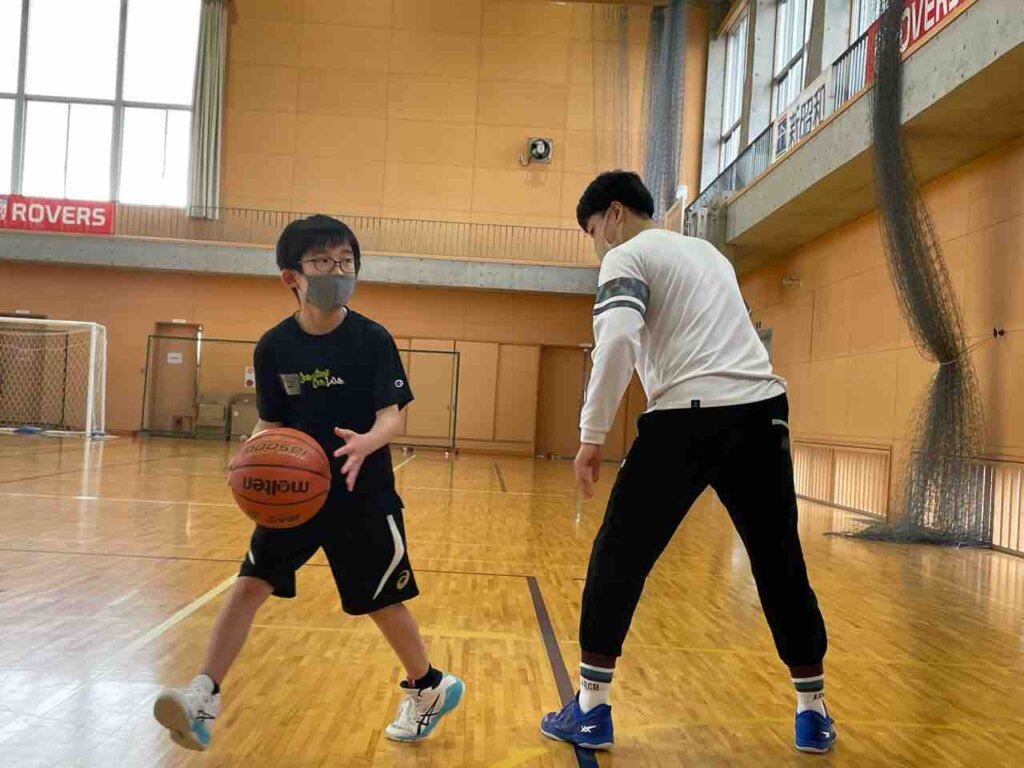後半は沢頭コーチにバトンタッチ一番確率の高いゴール下でのシュート練習基本だからこそ繰り返し練習が大切‼️