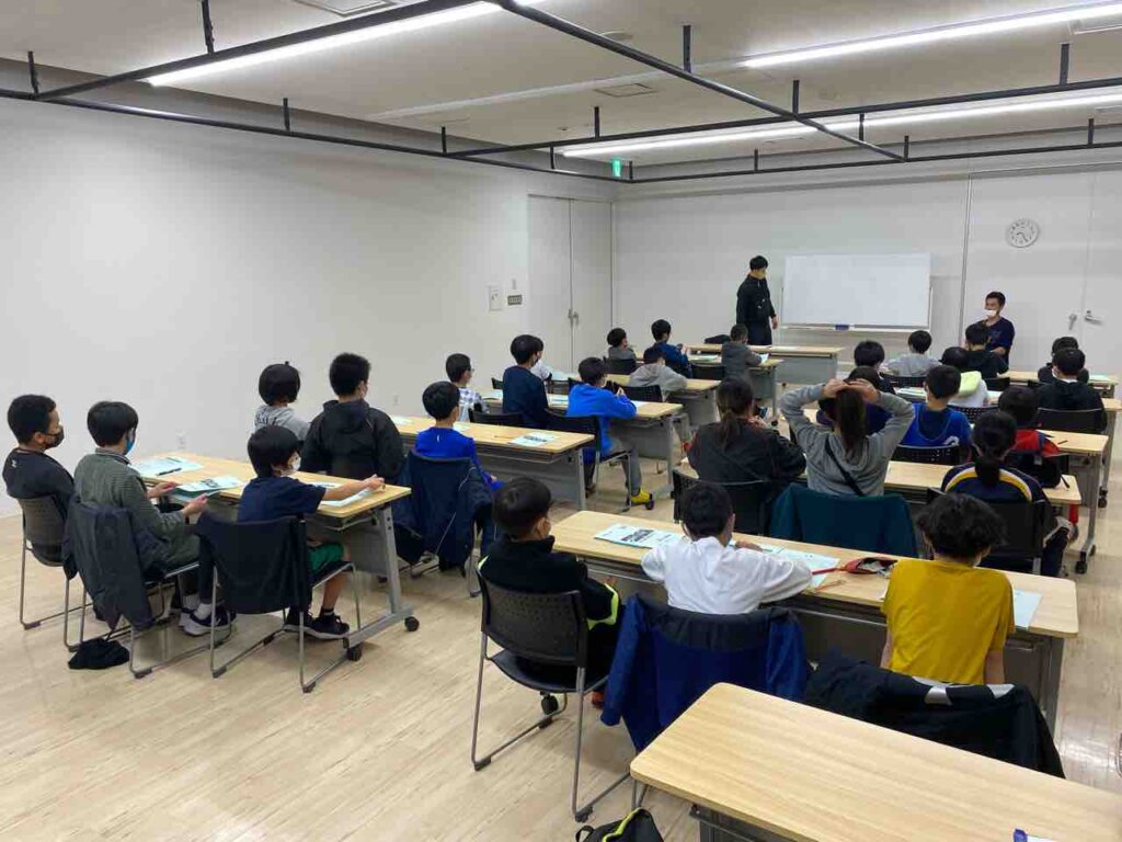 恒例の夜のミーティング
ちひろコーチから言われた『聞く姿勢』と栄養について忘れないでほしい‼️‼️‼️