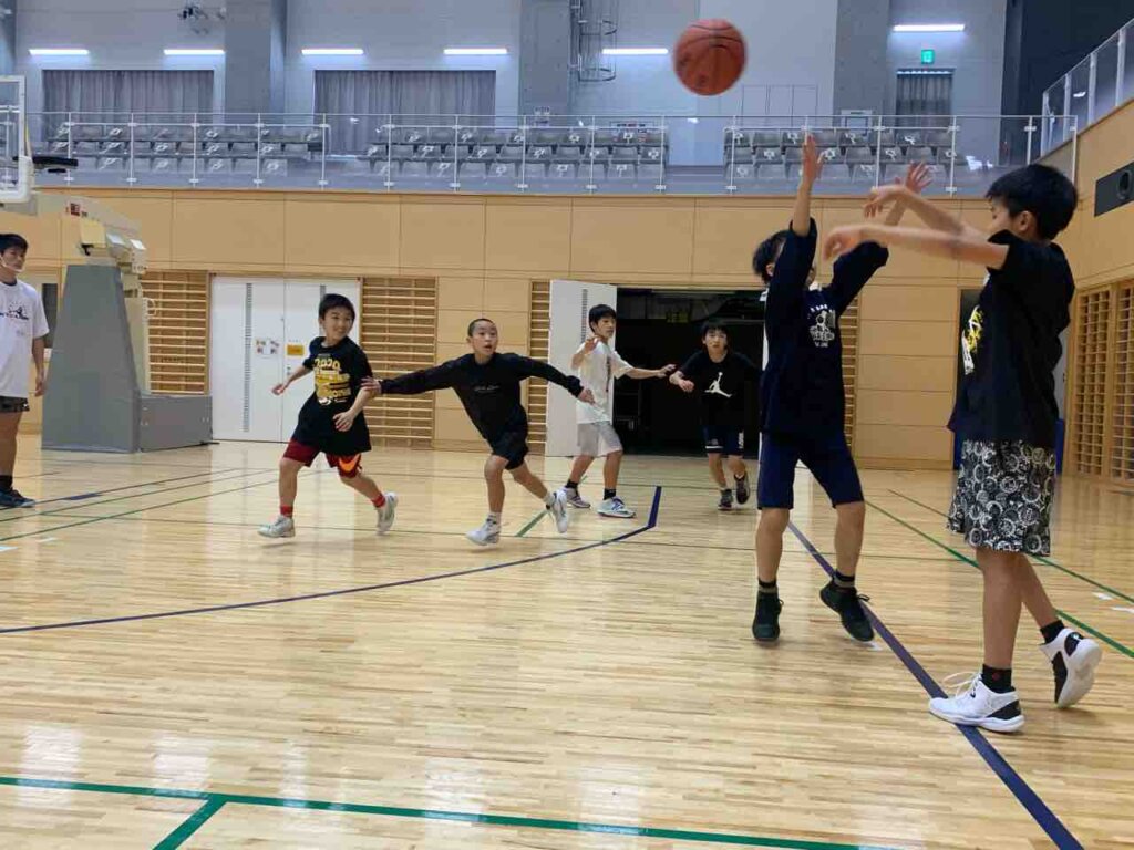 シモンコーチ「どうしたら仲間からボールをもらえるかを考える事が重要！」