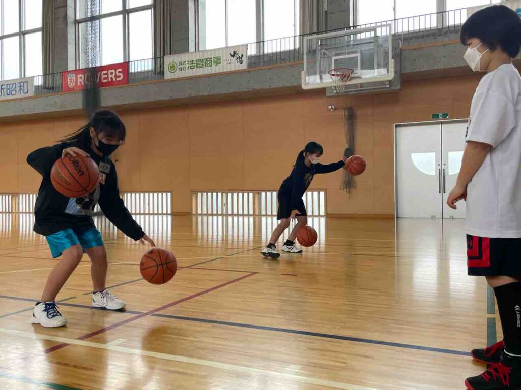 ドリブル練習‼️やったことのない技にも積極的にチャレンジ森本コーチからもお話があったようにできないこともやり続けることが大切