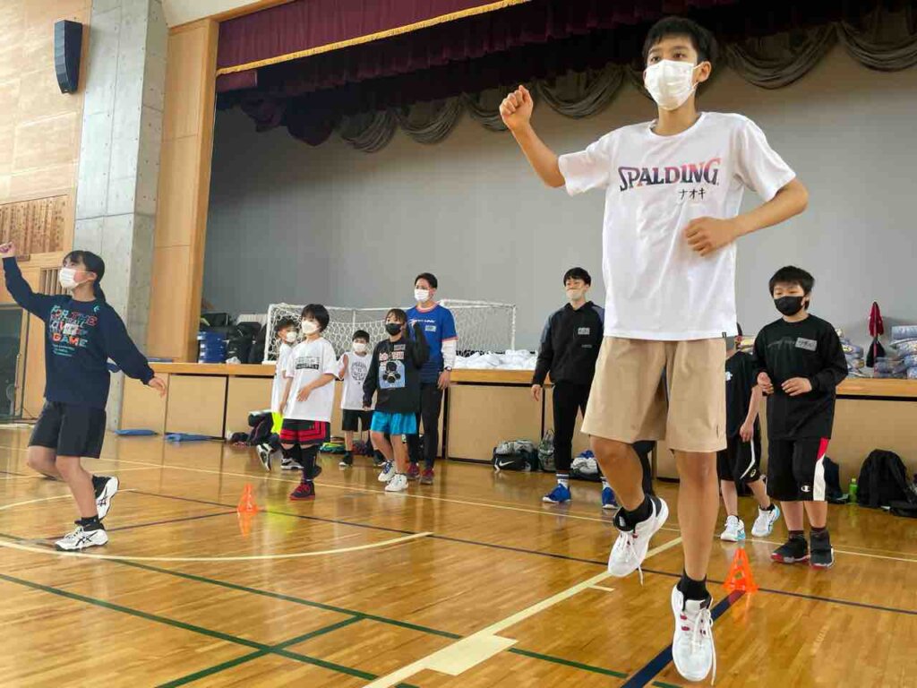 前半は森本コーチ担当でスタート最初は楽しくみんなでリズムアップトレーニング選手達も音楽に合わせてノリノリに