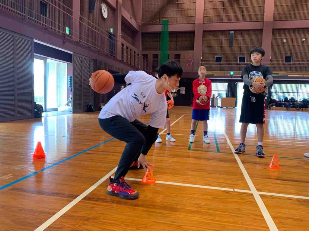 ドリブル練習から！