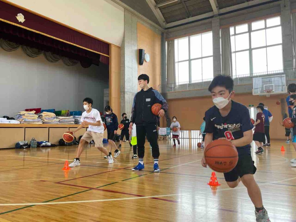 ドリブル練習‼️やったことのない技にも積極的にチャレンジ森本コーチからもお話があったようにできないこともやり続けることが大切
