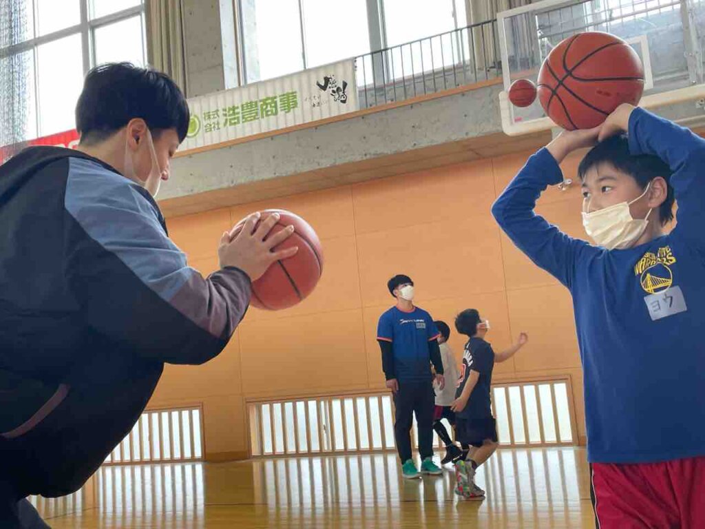ドリブル練習‼️やったことのない技にも積極的にチャレンジ森本コーチからもお話があったようにできないこともやり続けることが大切